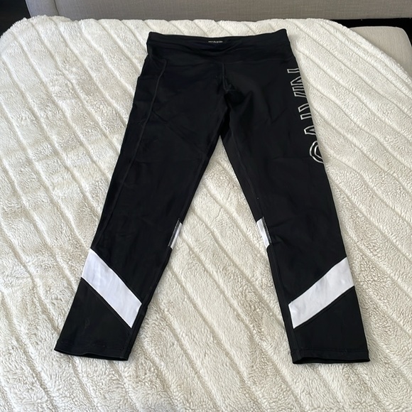 Calvin Klein performance capri pants - Picture 3 of 5